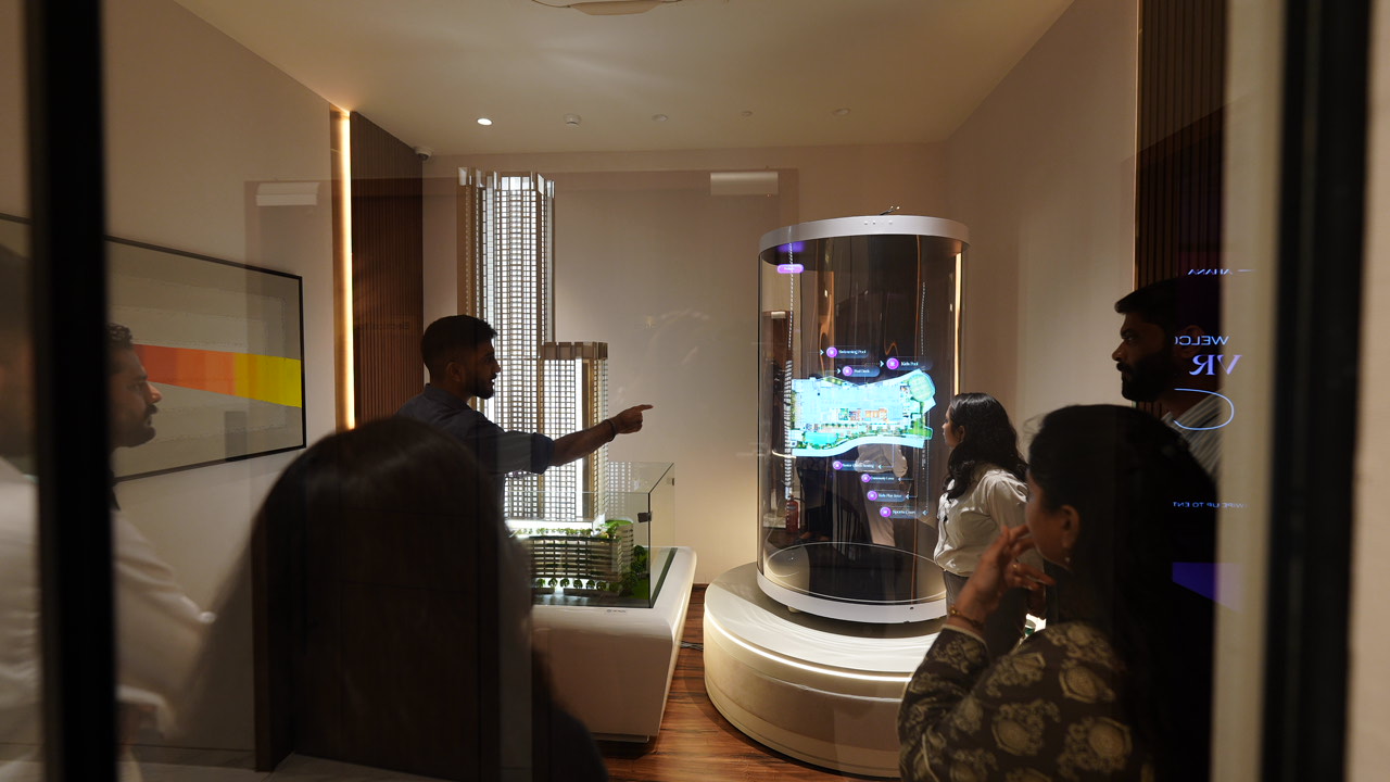 Immersive holotube experience at l&T